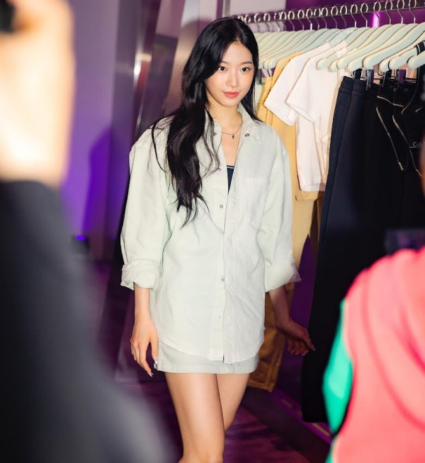 8 Seleb yang Pakai Koleksi Jennie for Calvin Klein dan Harganya