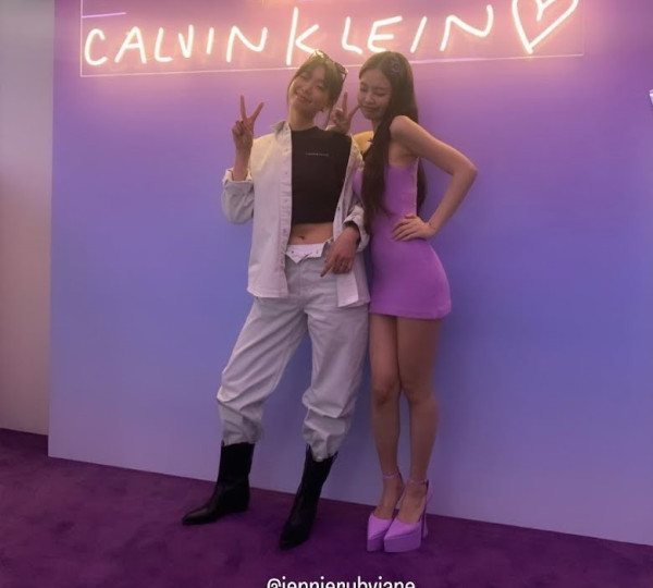 8 Seleb yang Pakai Koleksi Jennie for Calvin Klein dan Harganya