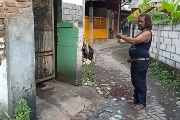 Viral! Rumah Warga Sidoarjo Selalu Dilempari Kotoran Manusia Sejak 2018