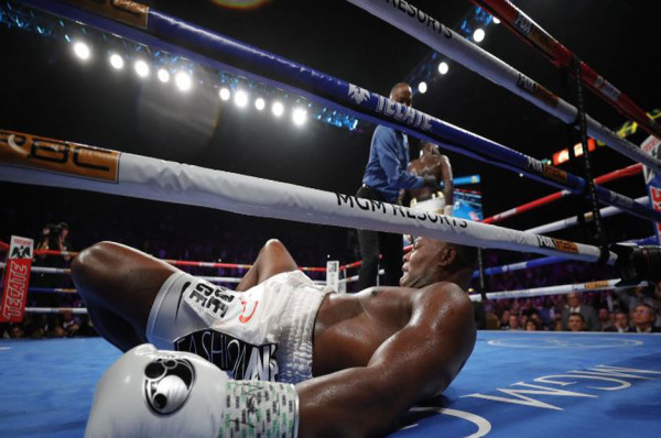 10 Pukulan KO Deontay Wilder Mengerikan: Nomor 1 Pingsan di Ring