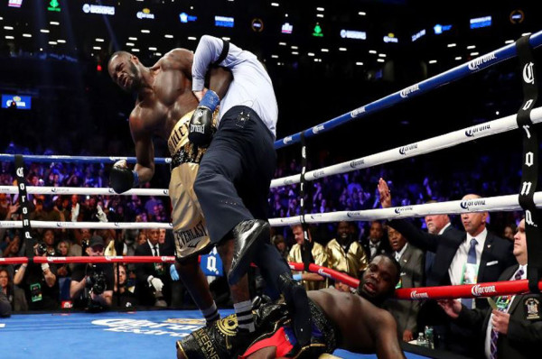 10 Pukulan KO Deontay Wilder Mengerikan: Nomor 1 Pingsan di Ring