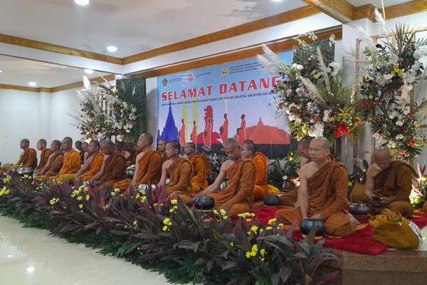 Perjalanan Thudong 32 Biksu Thailand Berjalan Kaki Lintasi 4 Negara Menuju Candi Borobudur, Singgah di Bekasi