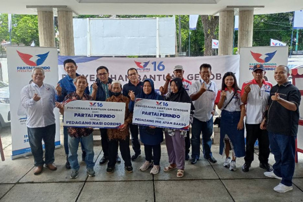 Dapat Gerobak Baru dari Perindo, Pedagang Mi Ayam Ini Semakin Semangat Berjualan