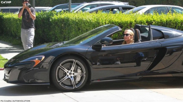 Intip Koleksi Mobil Mewah Paris Hilton, Semuanya Mahal dan Kencang!