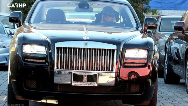 Intip Koleksi Mobil Mewah Paris Hilton, Semuanya Mahal dan Kencang!