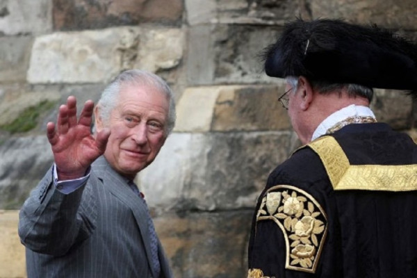 6 Kebiasaan Aneh Raja Charles III, Terakhir untuk Teman Tidur