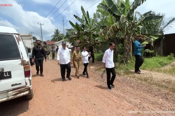 Giliran Jalan di Jambi yang Ditinjau Jokowi: Rusak Parah