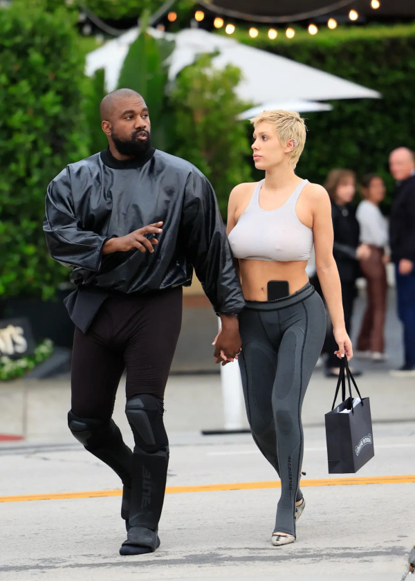 Makan Malam Bareng Kanye West, Penampilan Bianca Censori Jadi Sorotan