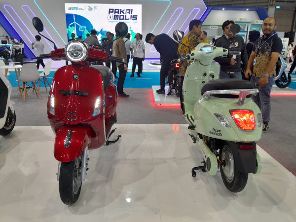 6 Motor Listrik yang Mirip Vespa di PEVS 2023