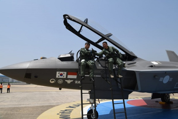 Penerbang TNI AU Sukses Uji Terbang Perdana Pesawat KF/IFX-21 Buatan Indonesia-Korsel