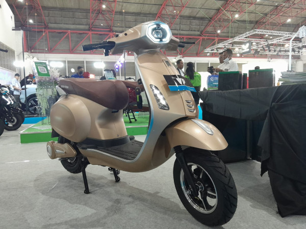 6 Motor Listrik yang Mirip Vespa di PEVS 2023