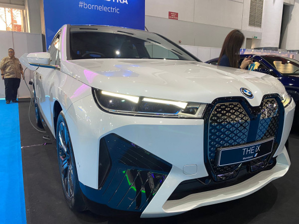 Datangi PEVS 2023, John Lbf Langsung Beli Mobil Listrik Rp2,5 Miliar
