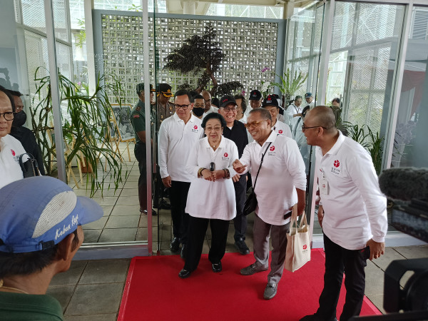 Resmikan Rumah Kaca Anggrek di Kebun Raya Bogor, Megawati Berbagi Nostalgia