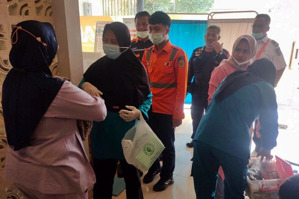 Detik-detik Ibu-ibu Melahirkan di Kereta Api Menuju Stasiun Cikarang, Persalinan Dibantu Penumpang