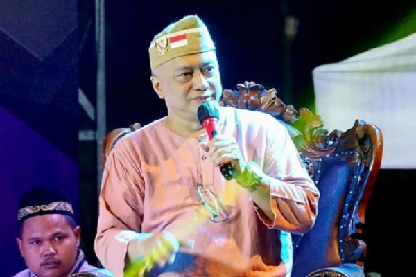 6 Artis yang Berpoligami tapi Harmonis, Nomor 4 Tetap Rukun Meski Dimadu 15 Tahun