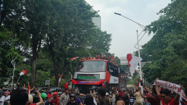 Ribuan Pemotor Iringi Pawai Emas Timnas U-22 Juara SEA Games 2023