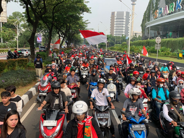 Ribuan Pemotor Iringi Pawai Emas Timnas U-22 Juara SEA Games 2023