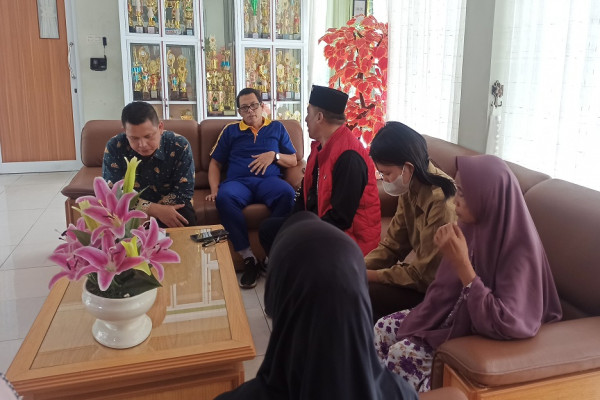 Miris! Tak Mampu Bayar Uang Komite, Surat Keterangan Lulus Siswi SMA Ditahan Sekolah