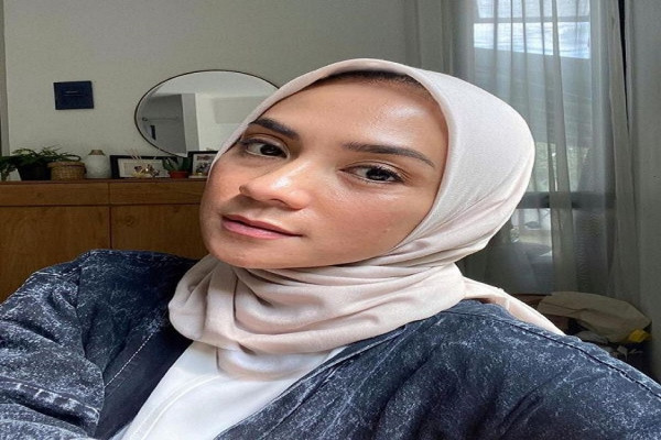 8 Artis Bahagia di Pernikahan Kedua, Nomor 5 Mantan Penyanyi Cilik