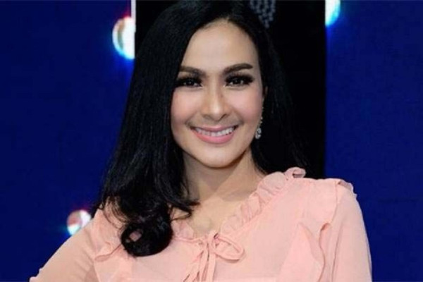 8 Artis Bahagia di Pernikahan Kedua, Nomor 5 Mantan Penyanyi Cilik