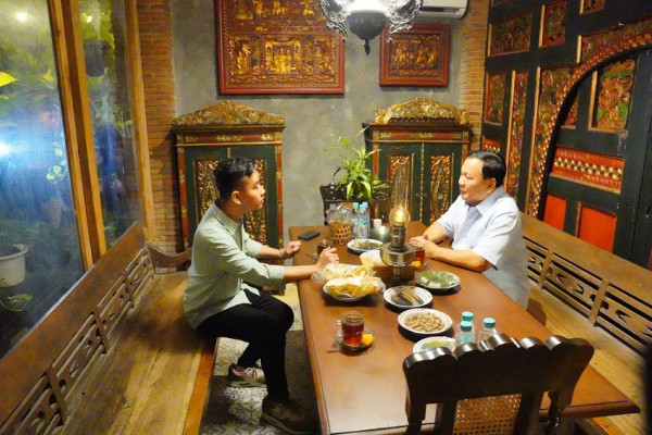 Prabowo Didampingi Gibran Bertemu Relawan Jokowi di Solo