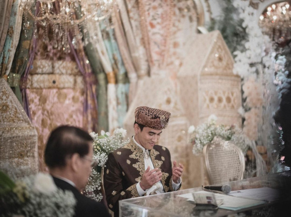 5 Potret Pernikahan Enzy Storia dan Molen Kasetra yang Mengusung Adat Minang