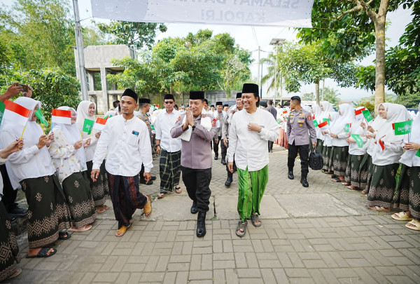 Kapolri Ajak Santri Jaga Nilai Persatuan dan Kesatuan untuk Wujudkan Visi Indonesia Emas 2045