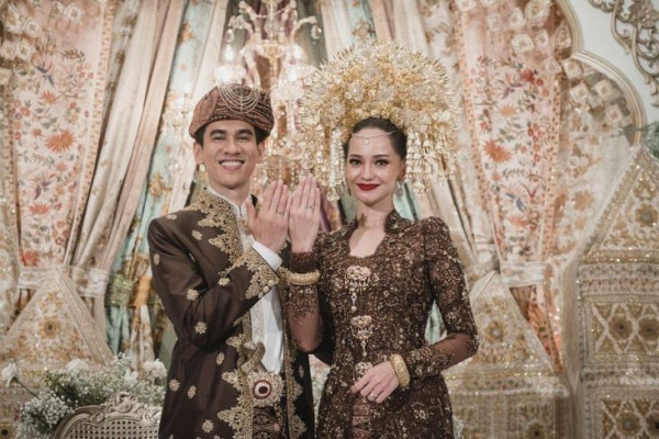 6 Artis Indonesia yang Tiba-tiba Menikah, Terbaru Enzy Storia