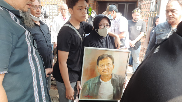 Jenazah Eeng Saptahadi Disemayamkan di Rumah Duka, Pelayat Mulai Berdatangan