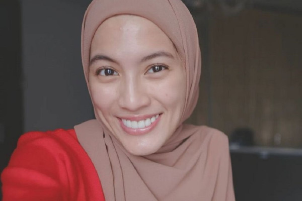 4 Mantan Kekasih Desta, Nomor 3 Foto Ciumannya Menghebohkan