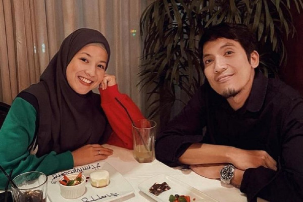 6 Pernikahan Artis Beda Usia Jauh Berujung Cerai, Nomor 5 Terpaut 25 Tahun