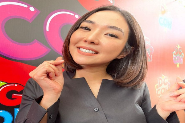 4 Mantan Kekasih Desta, Nomor 3 Foto Ciumannya Menghebohkan