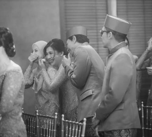 Natasha Rizky Bagikan Foto di Pernikahan Enzy Storia, Tatapan Desta ke sang Istri Bikin Baper Netizen