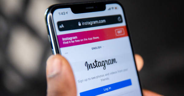 Cara Komentar Menggunakan GIF di Instagram