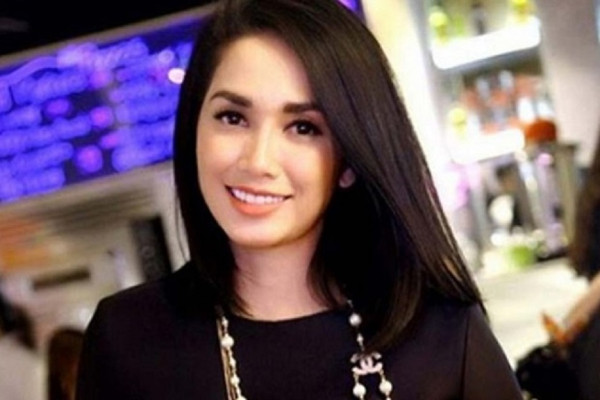 8 Artis yang Adopsi Anak Angkat, Nomor 4 Langsung Sepasang