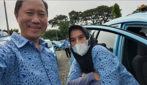 Viral CEO Bluebird Jadi Sopir Taksi Cari Orderan, Warganet: Ngasih Tip Berapa Ya?