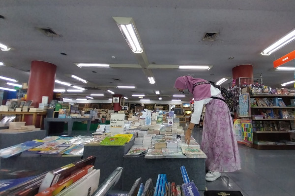 Syedih! Begini Penampakan Sepinya Toko Buku Gunung Agung yang Bakal Tutup