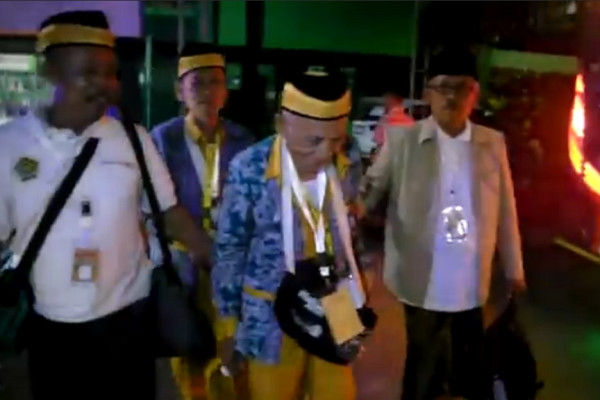 Harun, Jemaah Calon Haji Berusia 119 Tahun Tiba di Asrama Haji Sukolilo