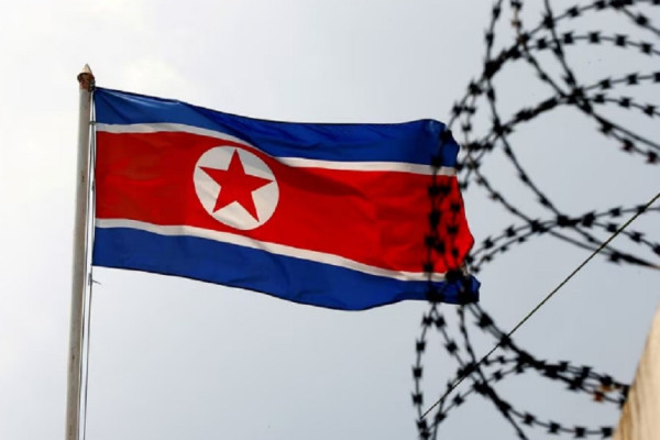 8 Bendera Negara Paling Kontroversial, Nomor 3 Bergambar Penebang Pohon