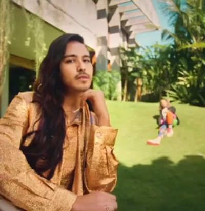 Aksi Kocak Hamish Daud Jadi Model Video Klip Raisa Bikin Netizen Ngakak