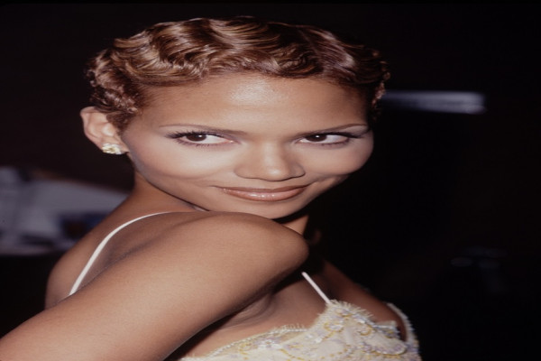 5 Fakta Halle Berry, Artis Pemeran Girl Bond yang Doyan Kawin Cerai
