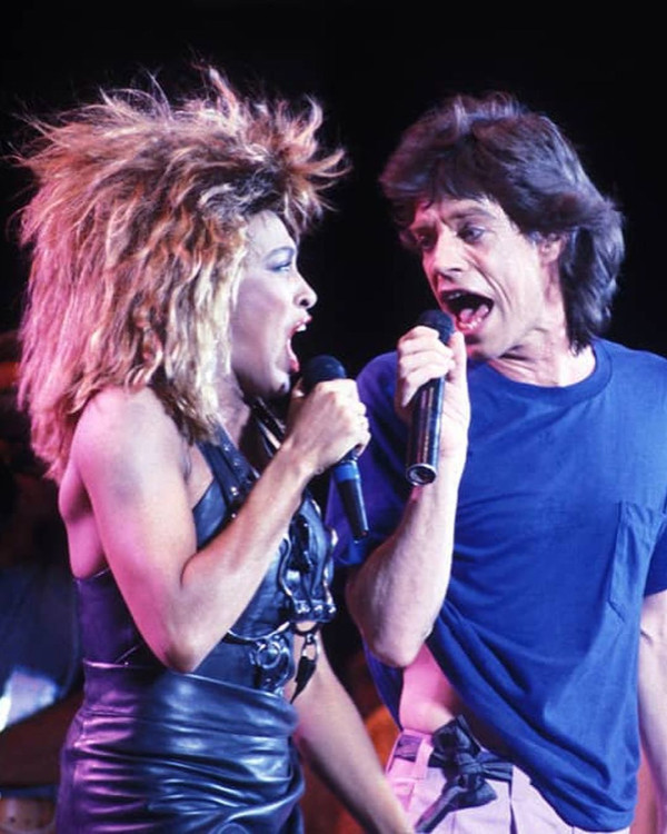 Bryan Adams dan Mick Jagger Sangat Kehilangan atas Berpulangnya Tina Turner