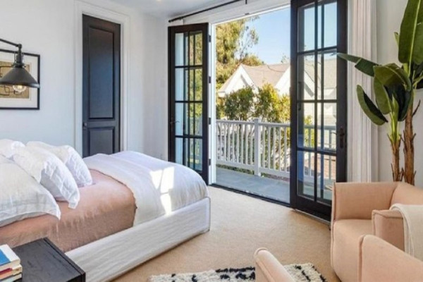 8 Fakta Rumah Mewah Chris Martin, Bergaya American Classic Seharga Rp220 Miliar Wow!