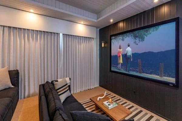8 Fakta Rumah Mewah Chris Martin, Bergaya American Classic Seharga Rp220 Miliar Wow!