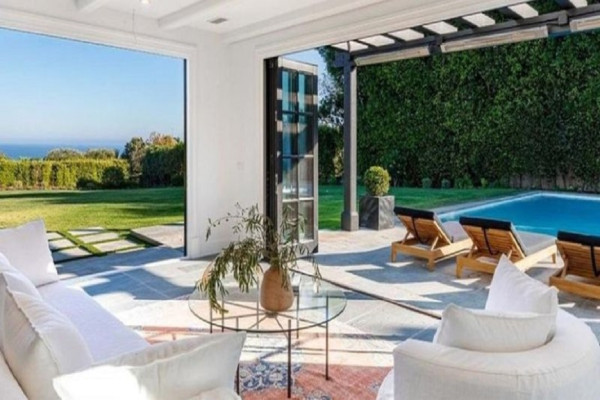 8 Fakta Rumah Mewah Chris Martin, Bergaya American Classic Seharga Rp220 Miliar Wow!