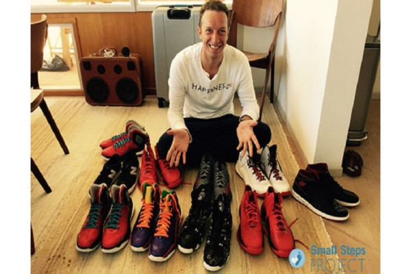 Warna-Warni Sneaker Chris Martin, Air Jordan Spizike Jadi Outfit Wajib