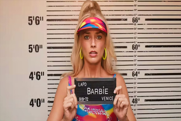 Trailer Baru Barbie Ungkap Krisis Eksistensi Boneka Kondang