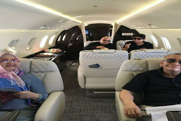 7 Ibu Artis yang Tampil Glamor, Ada yang Biasa Naik Jet Pribadi