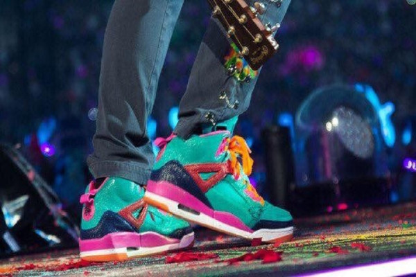 Warna-Warni Sneaker Chris Martin, Air Jordan Spizike Jadi Outfit Wajib