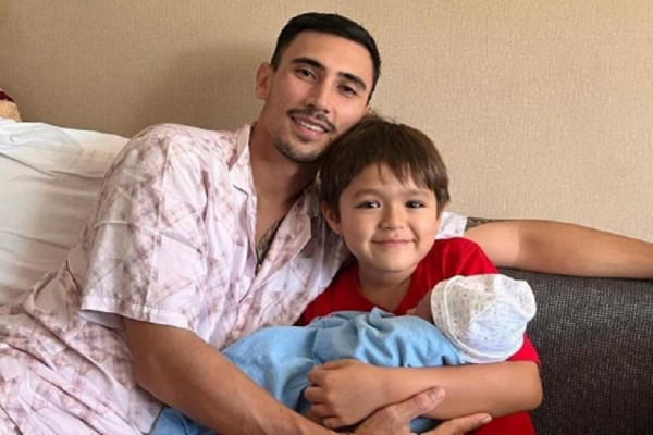 7 Artis Berstatus Ayah Sambung, Nomor 6 Tetap Akrab dengan Anak Tiri Meski Sudah Cerai